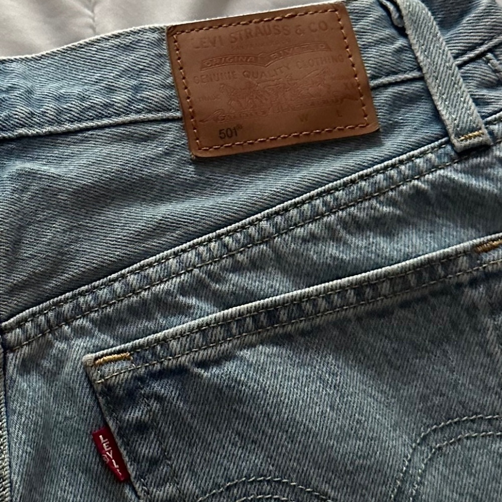 Shorts - Picture 3 of 4